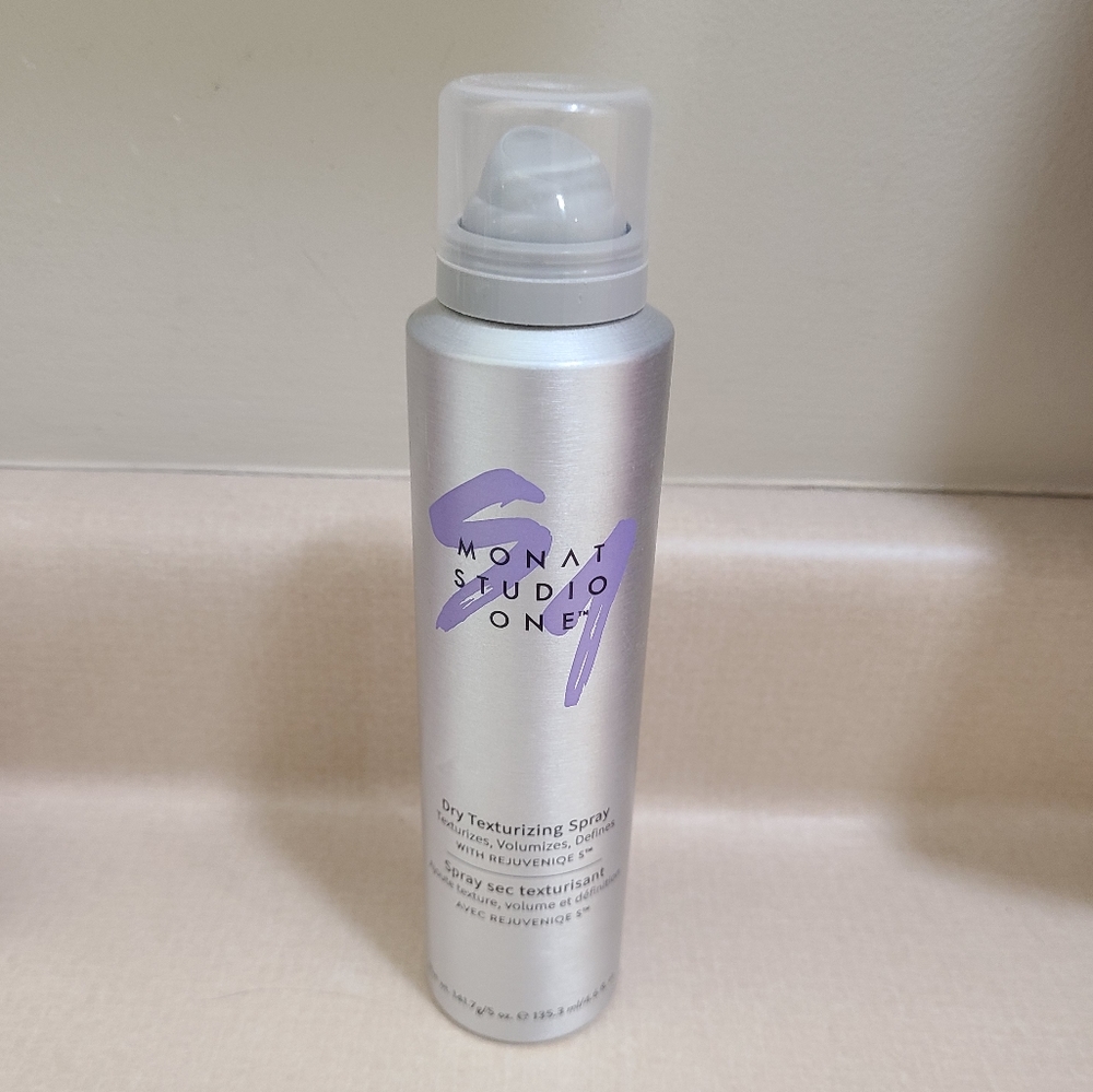 Monat Dry Texturizing Spray